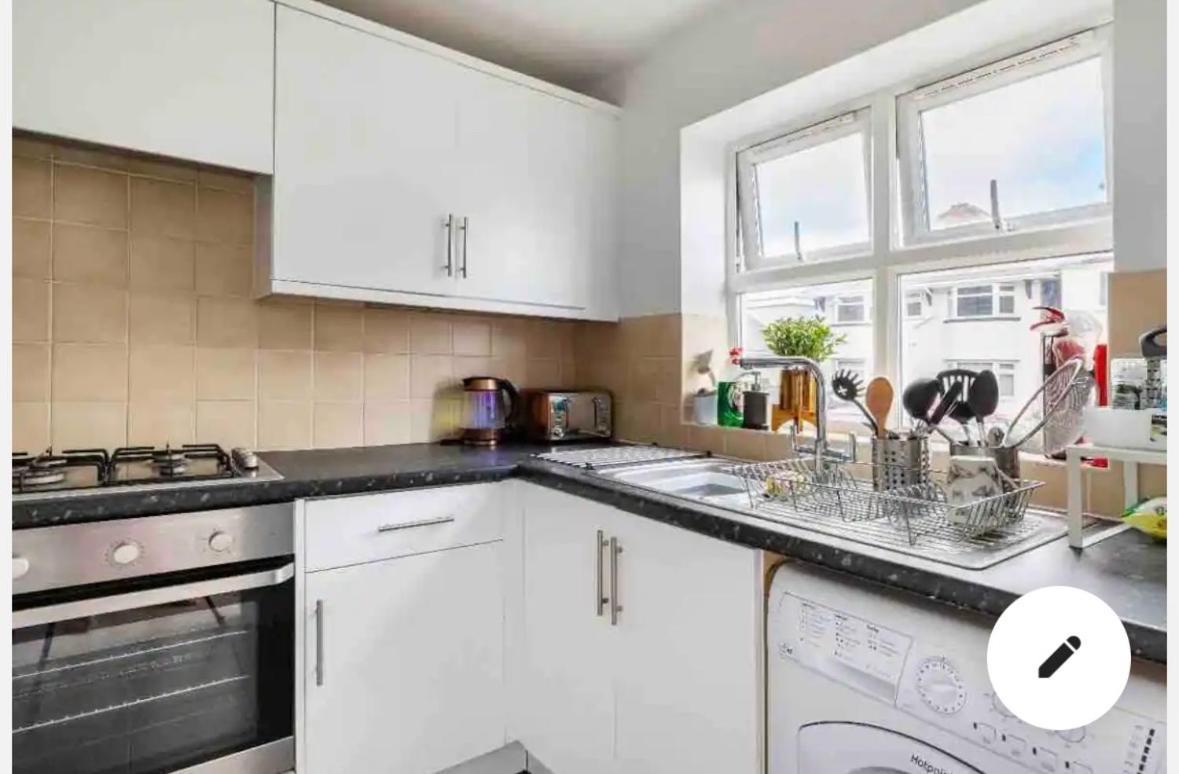 Town Centre White House Apartment บอร์นมัธ ภายนอก รูปภาพ